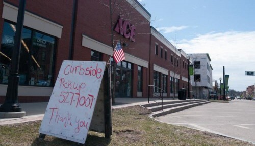 A Vermont Ace retailer has been giving out free U.S. flags to anyone who shops local.