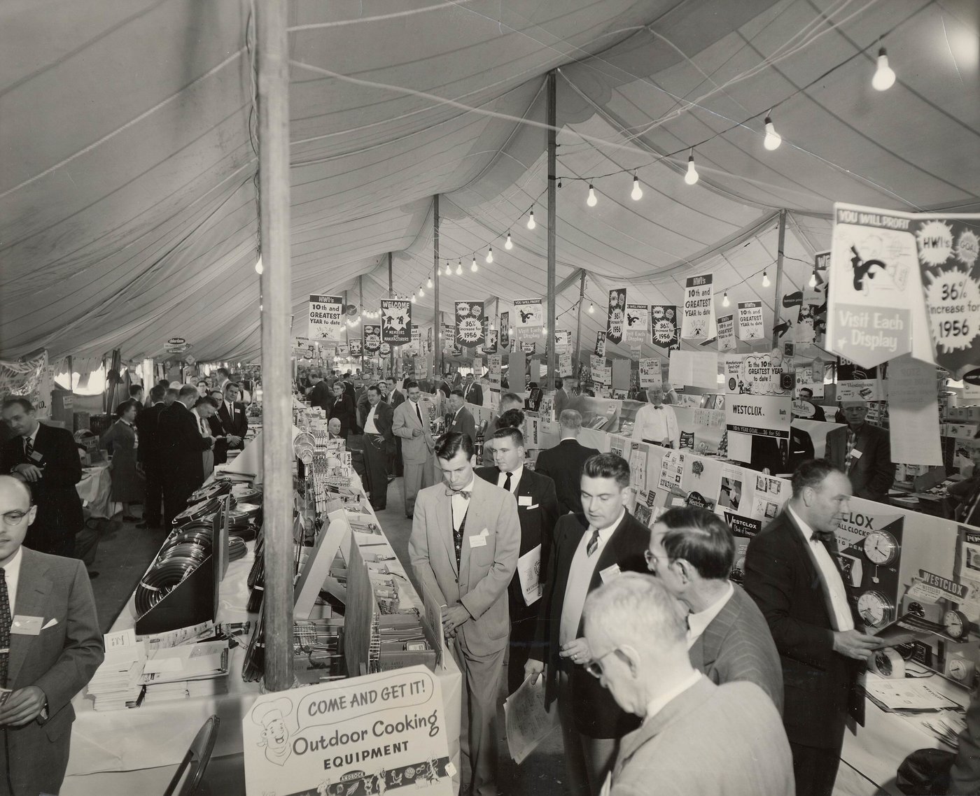 Do it Best President Focused on Driving Future Growth + 75 Years of Do it Best History 2 The 1955 buying market was held in a big tent in the parking lot of HWI’s warehouse facility.