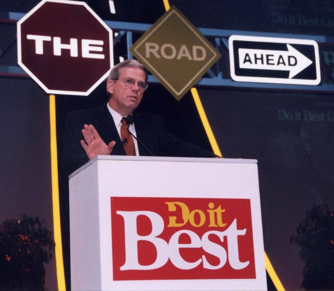 Do it Best President Focused on Driving Future Growth + 75 Years of Do it Best History 6 Mike McClelland served as president and CEO of the co-op from 1992 to 2001.