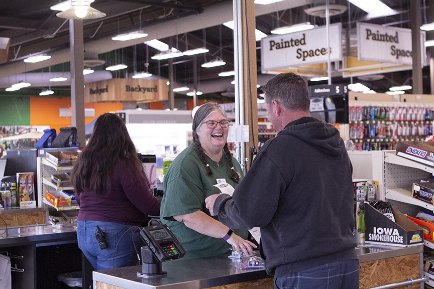 Retail Rebirth: Independents Thriving in Former Chain Sites 6 By hiring many former OSH employees and giving the stores a familiar look, Outdoor Supply Hardware has been able to excite the communities in which stores have opened.