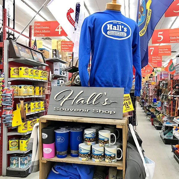 Nation’s Best shares best practices among its locations. For example, Hall’s Hardware & Lumber in Milton, Fla., shared their idea to give new customers gift bags with a branded coffee mug, pencils, the Best Rewards application, and a gift card. The practice has been rolled out to other Nation’s Best locations. 