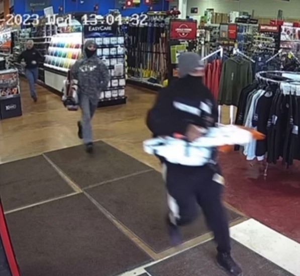 Peters web STOP THIEF! Retailers Combat Rise in Shoplifting