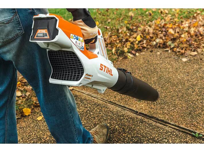 STIHL BGA 60 BATTERY-POWERED LEAF BLOWER 1 STIHL BGA 60 BATTERY-POWERED LEAF BLOWER