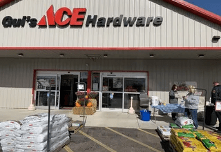 Guis Ace Gui’s Lumber Family Members Involved in Crash at Canadian Border