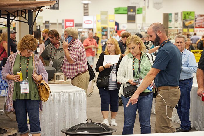 At the Fall Market, Do it Best Hands Off Historic Profits, Rebates to Members 4 Market floor DIB Market At the Fall Market, Do it Best Hands Off Historic Profits, Rebates to Members