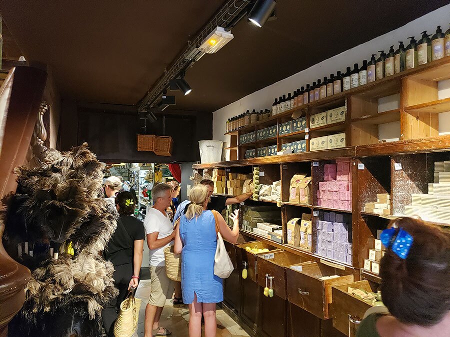 6 Timeless Retail Tips from Maison Empereur, France’s Oldest Hardware Store 2 ME interior 6 Timeless Retail Tips from Maison Empereur, France’s Oldest Hardware Store