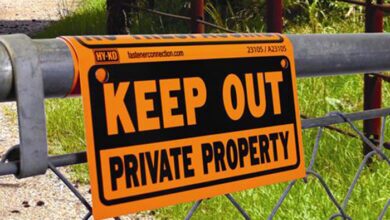 HYKO 23105 inuse Hy-Ko Coil Fence Signs