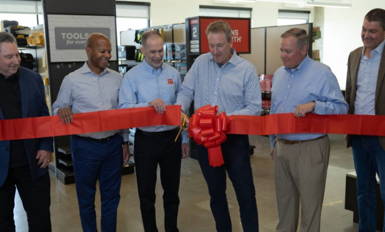 DiB Retail Innovation Lab ribbon cutting 1 Do it Best Opens 3,000-Square-Foot Retail Innovation Lab